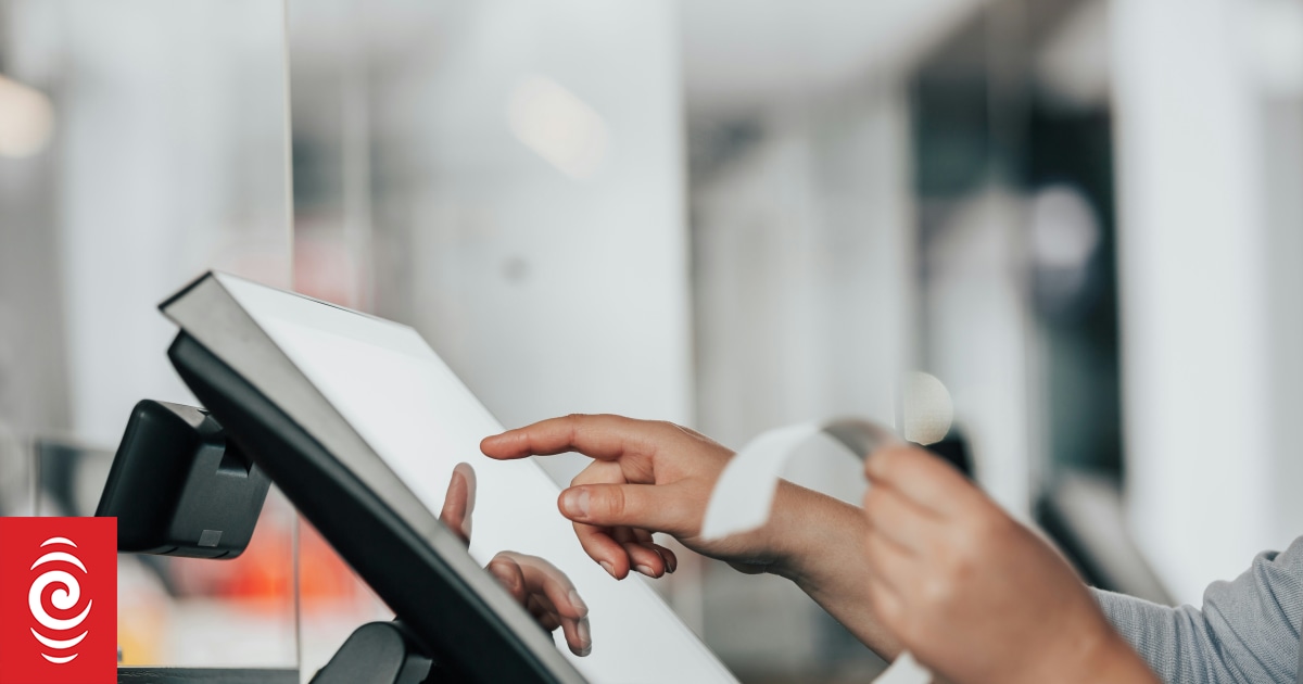 What to consider before putting a bar tab on your credit card