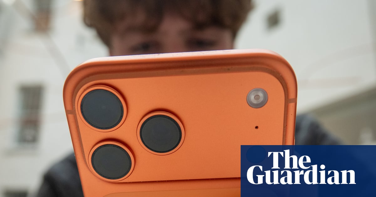 Boy, 14, clears Snapchat’s visual age check ahead of Australia’s social media ban taking full effect | Social media ban