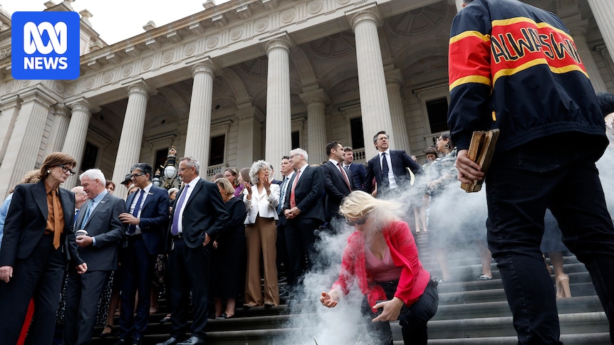 Victorian government makes historic apology to Aboriginal people following signing of treaty