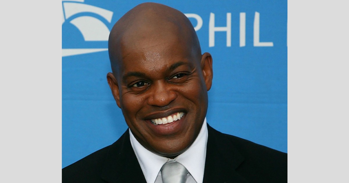 Singer Jubilant Sykes fatally stabbed at his California home, and his son is in custody