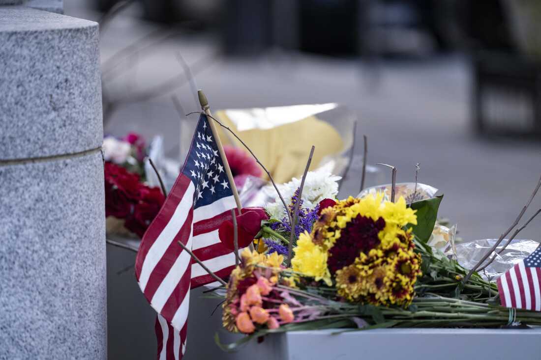 People pay their respects to the fallen National Guardsman outside Farragut West Metro Station in Washington, DC, on November 28, 2025. (Photo by Andrew Thomas/NurPhoto)NO USE FRANCE
