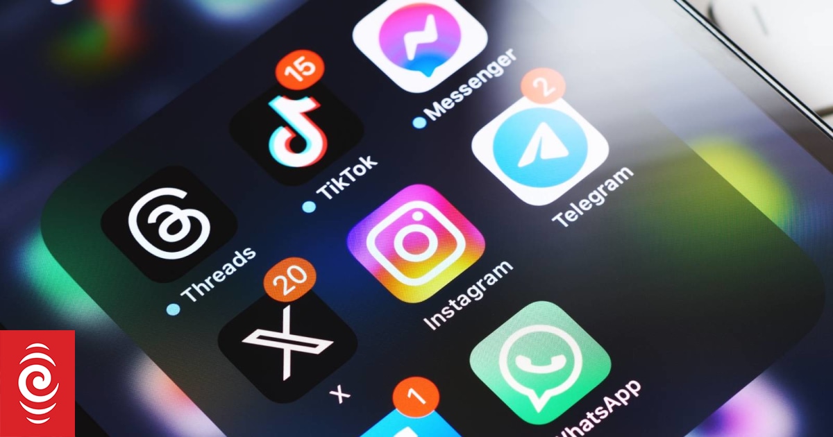 Australian teens brag about staying online as social media ban comes in