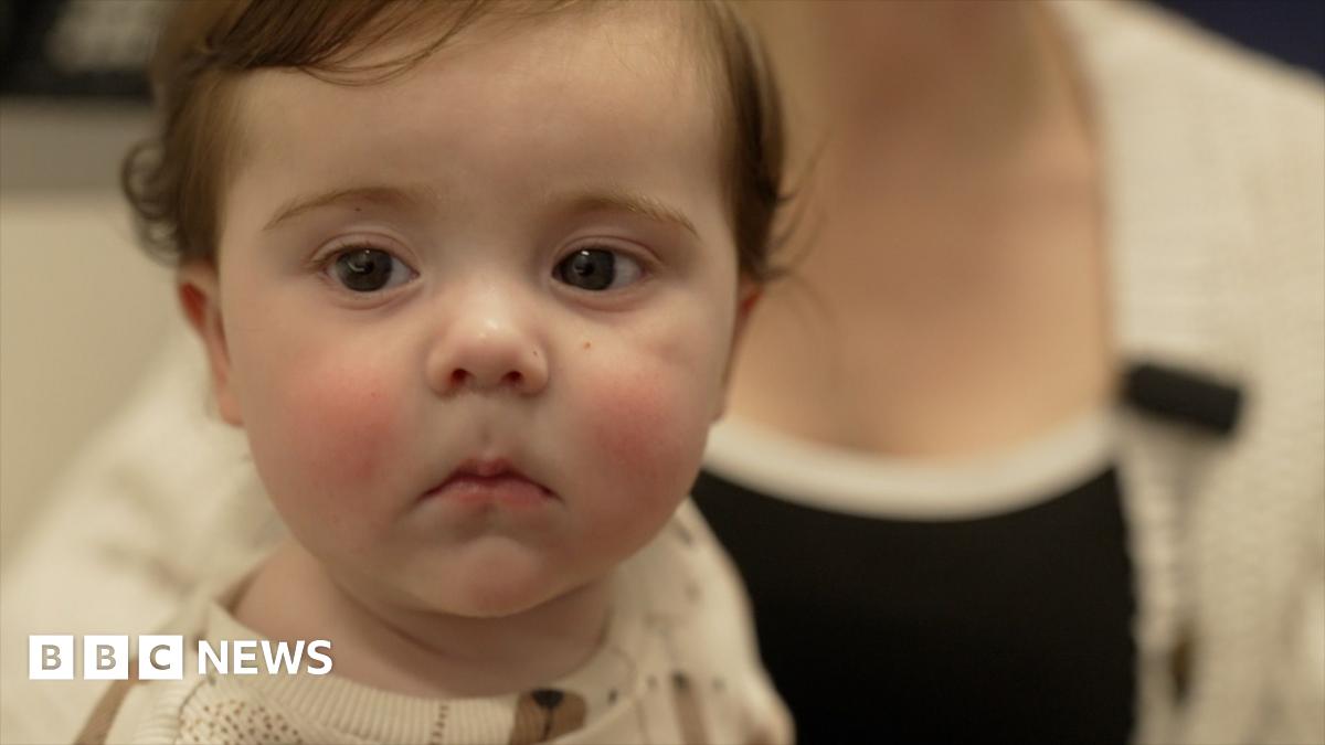 Consultant Saad Jawaid on the right is wearing blue hospital scrubs. He is speaking to female members of the clinical team, also in uniform, who are holding documents. They are in the emergency unit the the Royal Leicester Infirmary.