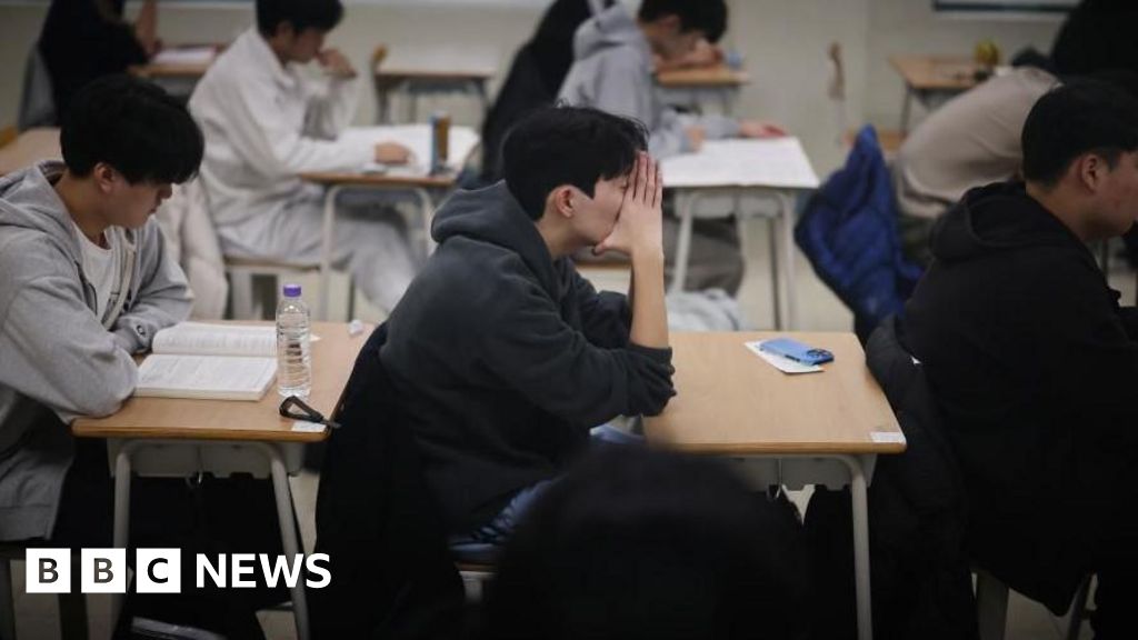 South Korea exam chief quits over 'insane' English test