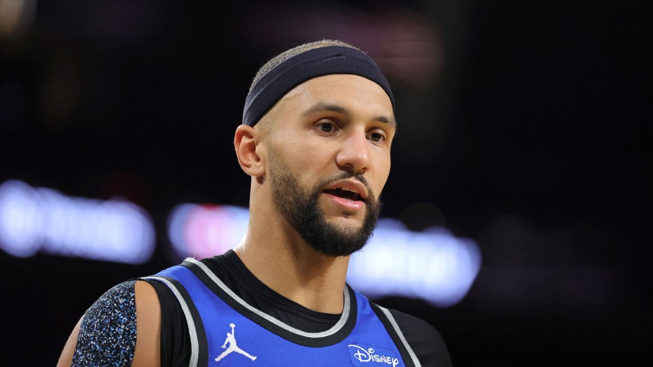 Magic's Suggs awaits tests after limping off with hip injury