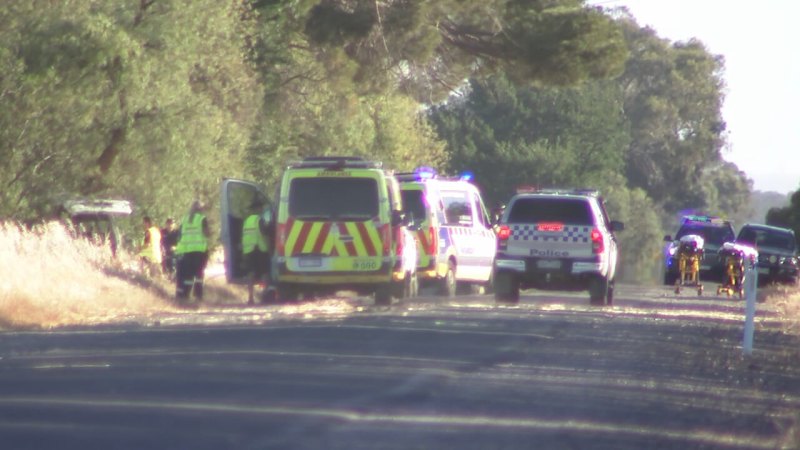 Four dead, five injured in minivan crash in Muckatah, near Victoria-NSW border