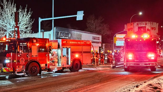 Fire in vacant business block shuts down part of Portage Avenue in Winnipeg