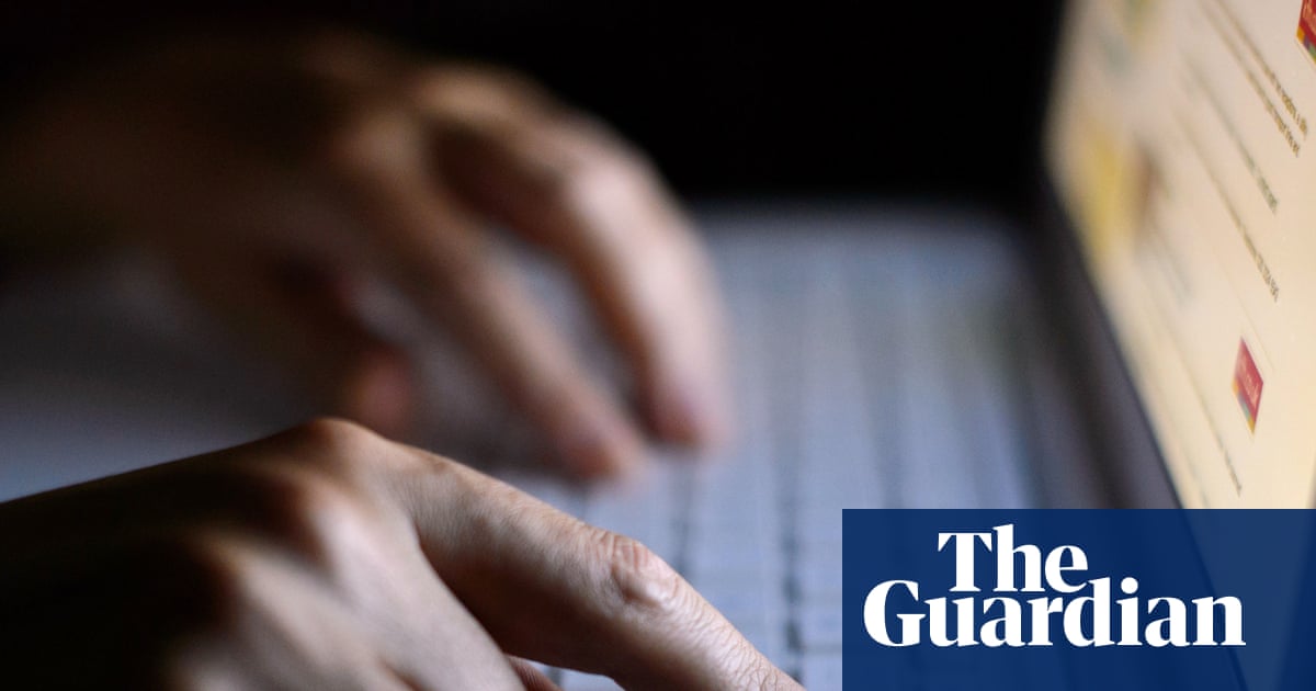 UK sex offenders may have to tell police about social media and dating accounts | Police