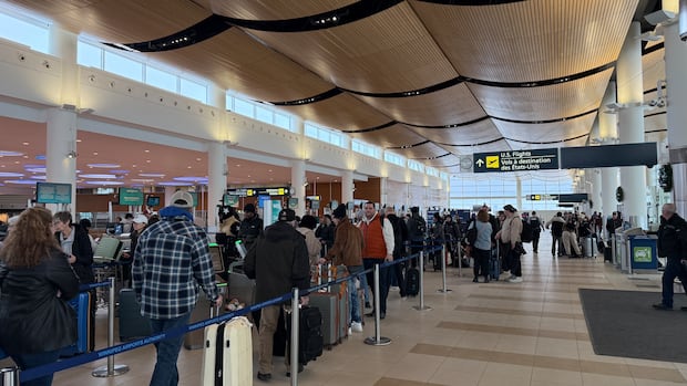 Winter storm frustrates Winnipeg travellers ahead of the holidays