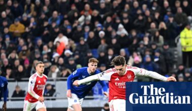 Viktor Gyökores holds nerve to sink Everton and keep Arsenal top of pile | Premier League