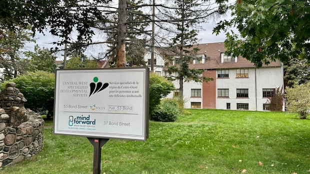 Resident of Oakville group home at centre of strike by frontline workers has died, police say