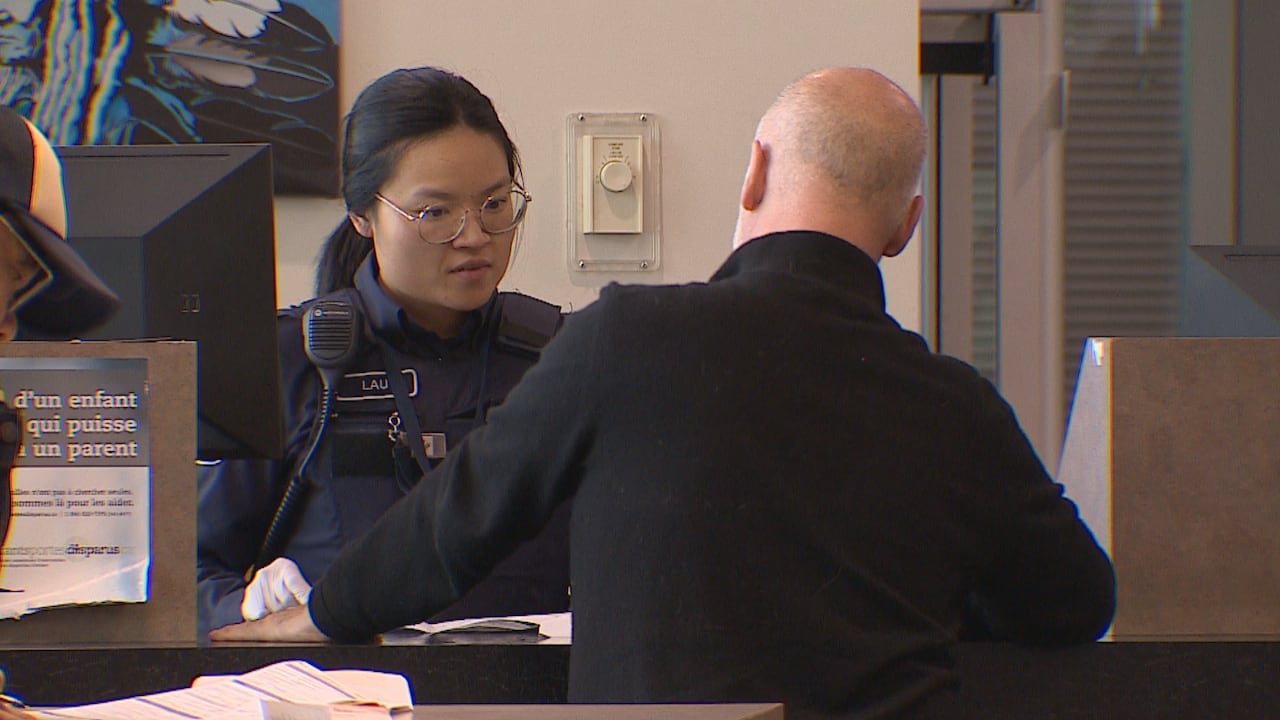 An officer with border services speaks to a traveller.