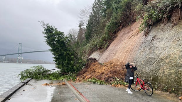 Mudslide closes part of Vancouver's Stanley Park Seawall after heavy rains