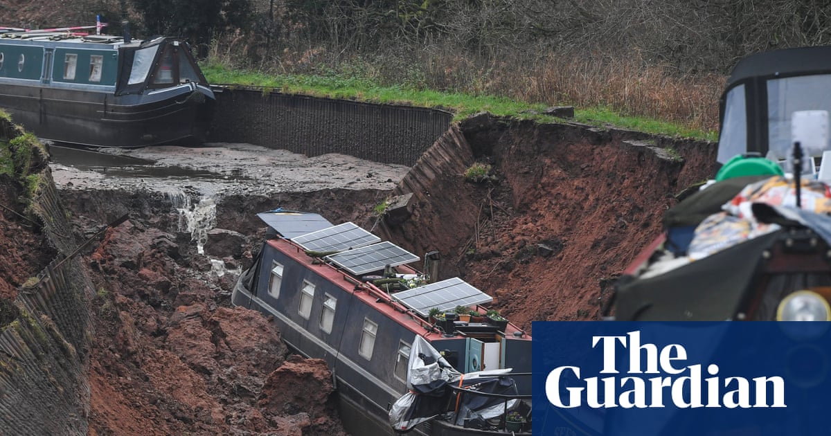 Ten people rescued after boats pulled into sinkhole in Shropshire canal | Shropshire