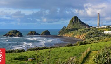 Man hospitalised after falling from Paritutu Rock