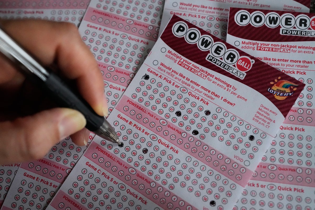Powerball jackpot jumps to $1.7 billion after another drawing with no big winner