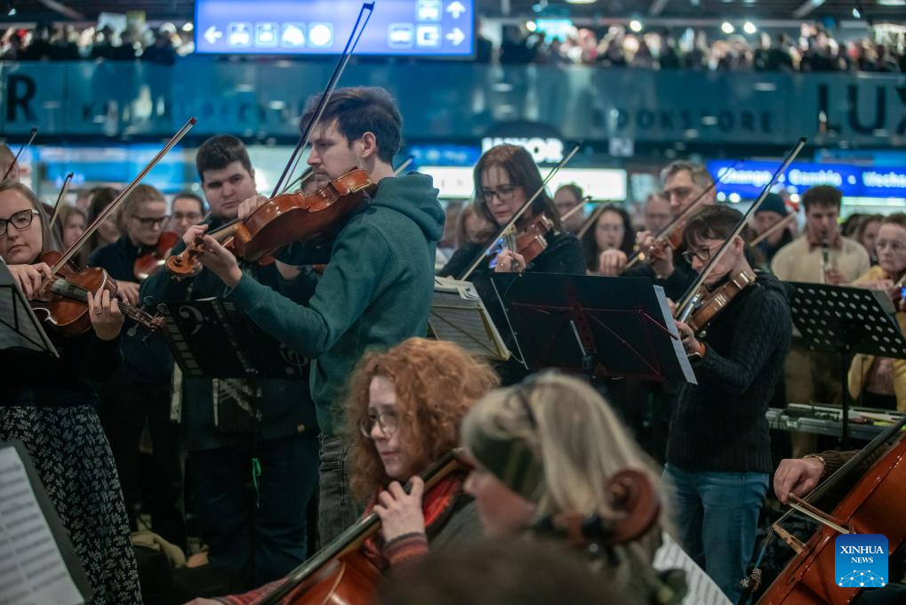 Musicians welcome Christmas through music in Prague, Czech Republic-Xinhua
