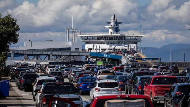B.C. Ferries passengers face multi-sailing waits as wind storm impacts holiday travel