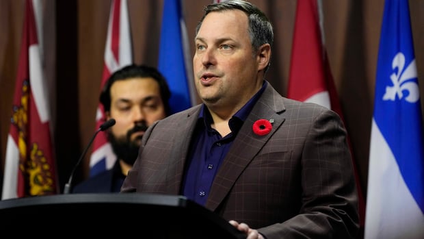 Hundreds of pest reports in federal buildings raise health and safety concerns, say unions