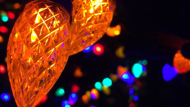 Deck the halls and shopping malls: What's open in Manitoba Christmas Eve to Boxing Day