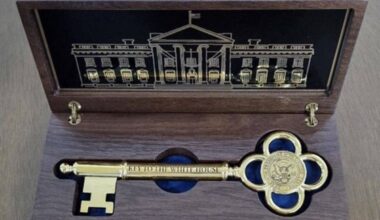 Trump gifts gold key to White House to S. Korea's Lee