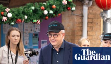 Albanese serves hot meals with a side of hope for Christmas lunch | Sydney