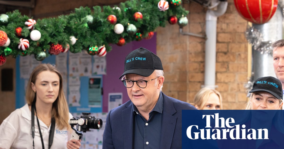 Albanese serves hot meals with a side of hope for Christmas lunch | Sydney