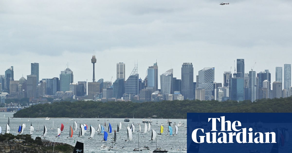 LawConnect leads Sydney to Hobart fleet out of the Heads with rough seas ahead | Sydney to Hobart yacht race