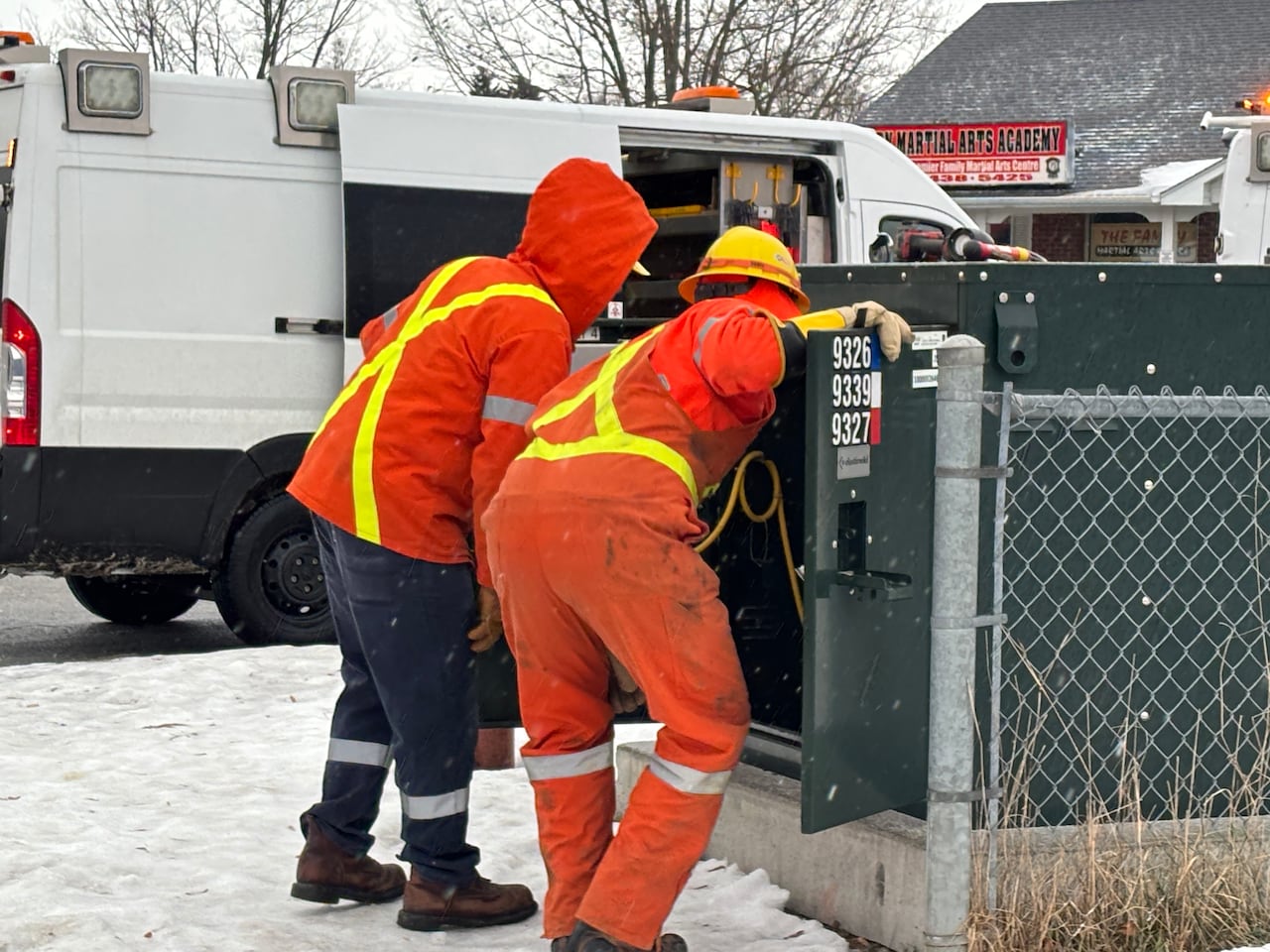 London Hydro crews working on an electrical box at the corner of Glengyle Crescent and Glenora Drive Friday morning. 