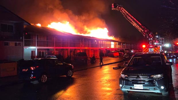 Motel fire in Nanaimo, B.C., displaces residents, sends 7 to hospital