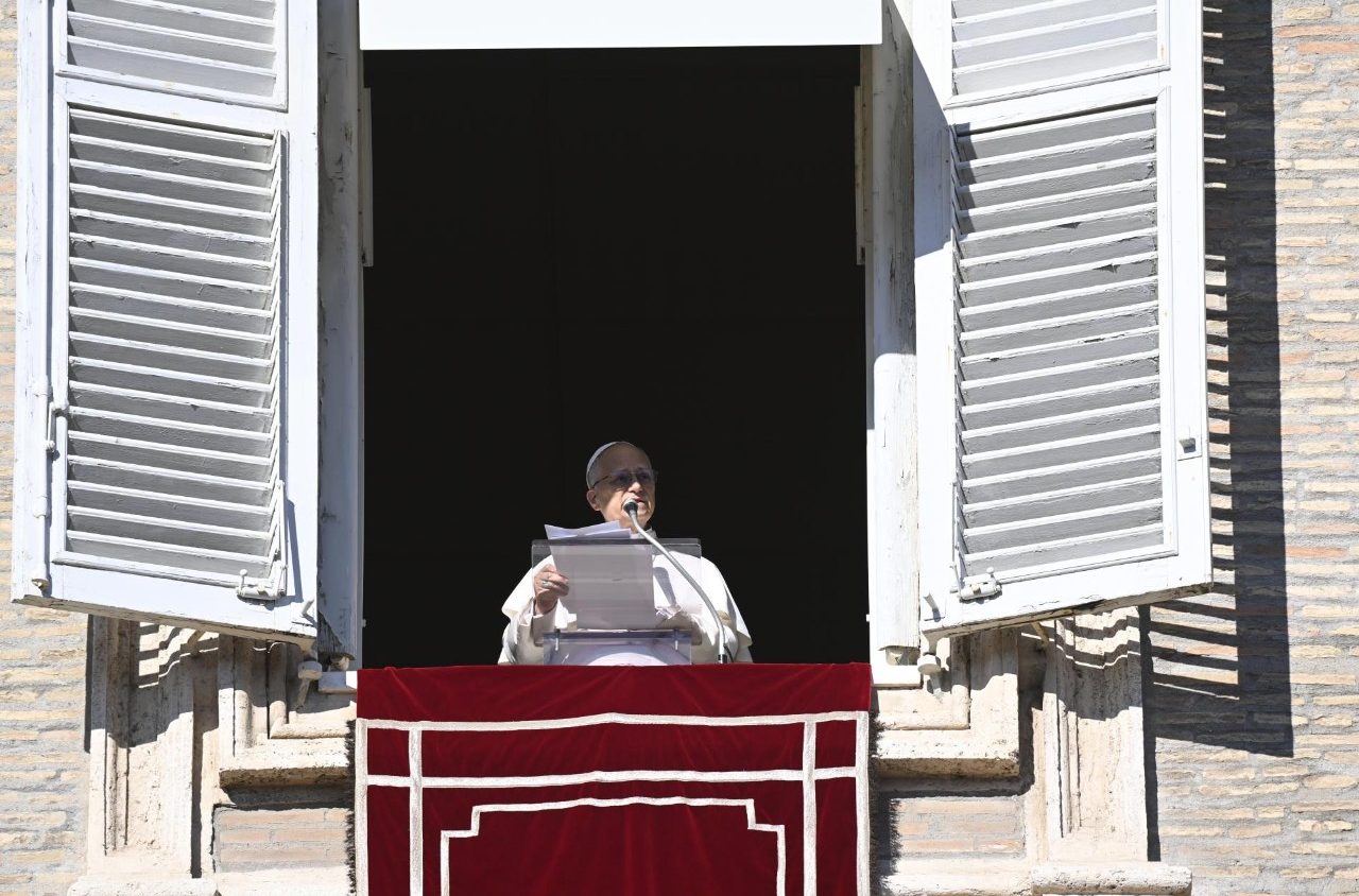 Pope Leo at Angelus: Pray for peace and for families suffering due to war