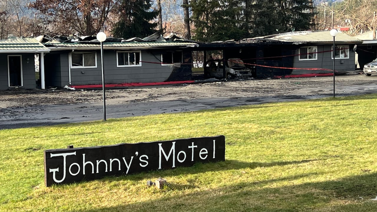 image of a burned vehicle at a small motel