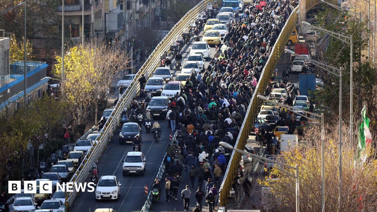 Iranian shopkeepers and traders protest against the economic conditions in Tehran, Iran, 29 December 2025.