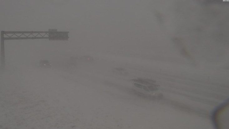 Calgary airport delays, massive QEII pileup due to winter storm