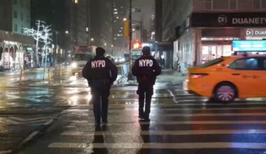 Man accidentally shoots himself in the chest in Midtown Manhattan, NYPD says