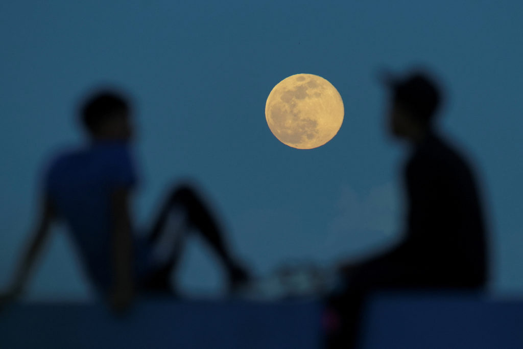 The last supermoon of 2025 rises over Panama City