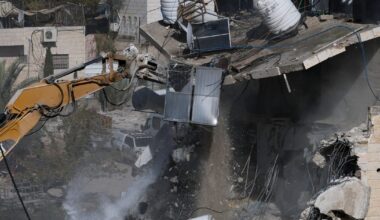 Israel razes illegally constructed Silwan building – home to 13 Palestinian families - Haaretz