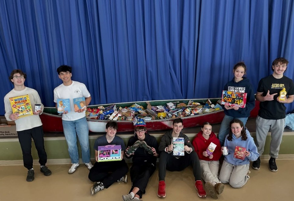 Local students spread holiday cheer with food drive