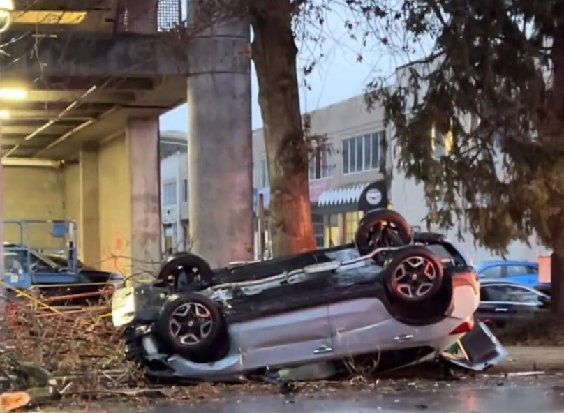 Driver crashes through second-floor Richmond parkade wall