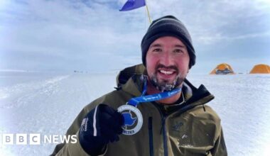 Disabled adventurer Darren Edwards 'gutted' to abandon South Pole challenge