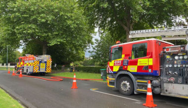 SunLive - Firefighters battle Tauranga house fire