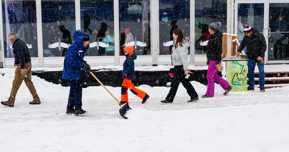 Persistent weekend snowstorm disrupts travel across the U.S.