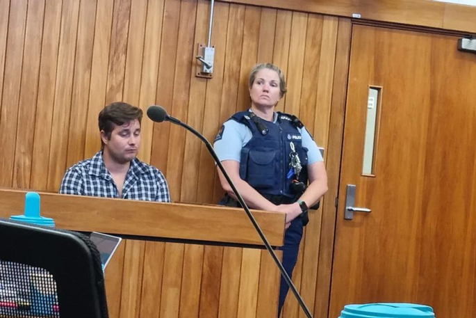 SunLive - Drunk skipper fined after propeller hits swimmers