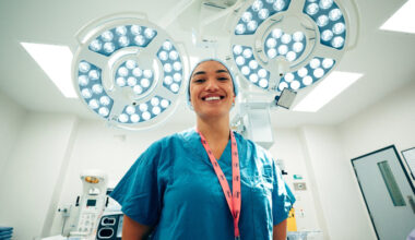 SunLive - Trainee surgeon shares her life online