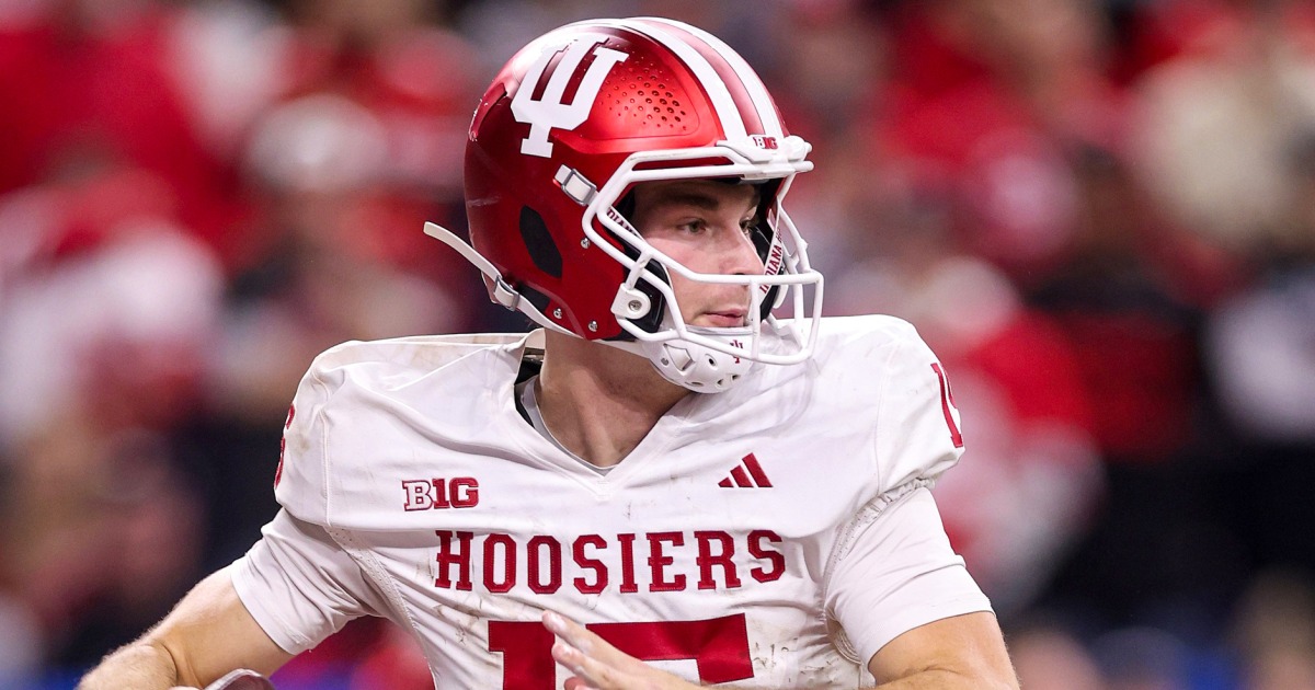 Indiana Hoosiers' QB Fernando Mendoza wins the Heisman Trophy