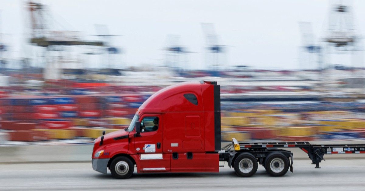 California delays revocations of thousands of commercial driver's licenses after immigrant groups sue
