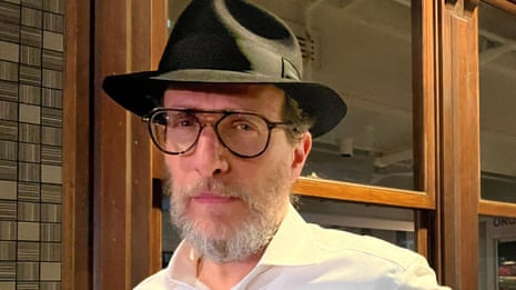 Rabbi calls man who wrestled alleged Bondi gunman a ‘hero’ and welcomes him to synagogue - video