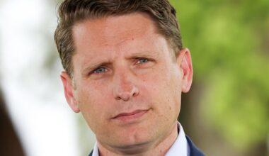 Tensions erupt over arrival of six Chinese nationals found wandering in remote West Australian Aboriginal community