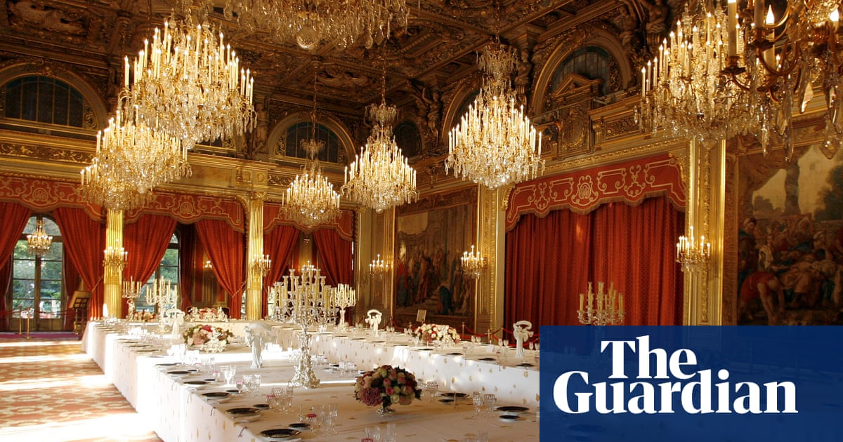 Élysée Palace staff member accused of stealing tableware worth up to €40,000 | France