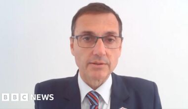 Hospital boss who raised bullying concerns 'unlawfully excluded', says union